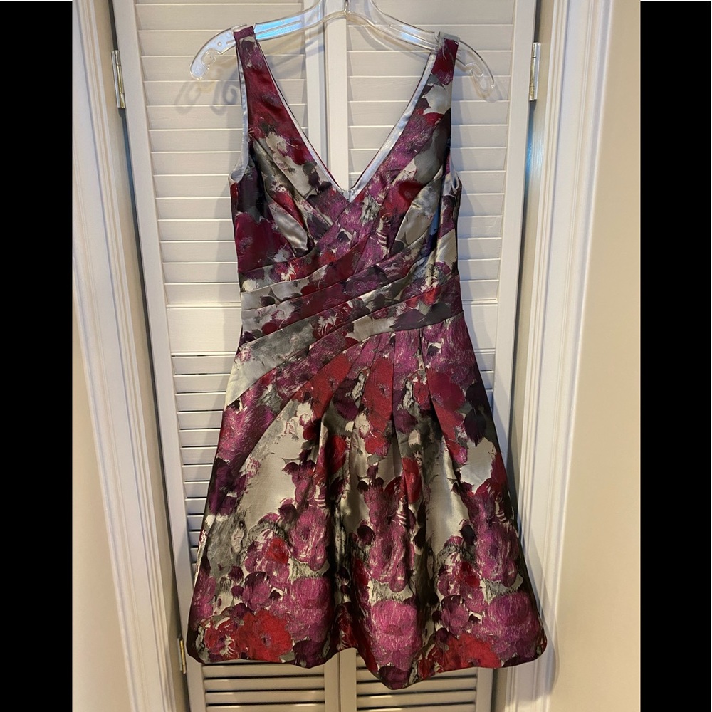 Beautiful dress perfect for holiday parties